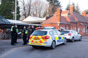 Britų policija sulaikė vyrą, įtariamą nužudymu traukinyje