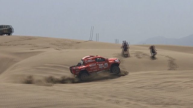 Lenktynės įsibėgėja: Dakaro ralio dalyviai vėl atsisveikins su technika