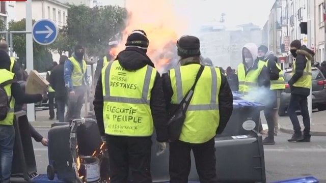 „Geltonosios liemenės“ vėl siaubia Paryžiaus gatves – policija bejėgė