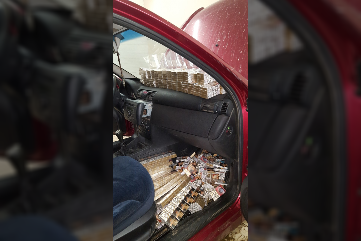 Kontrabandinius rūkalus baltarusis vežė „Fiat Stilo“ slėptuvėje.