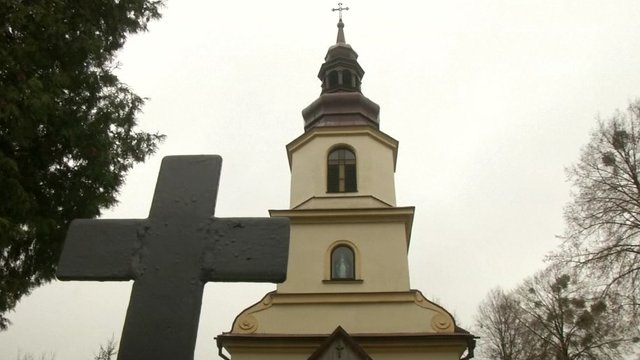 Dėl kunigų seksualinės prievartos skandalų skilo Lenkijos visuomenė