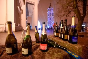 Valdžios kova su alkoholiu: per šventes lietuviai išgėrė daugiau nei bet kada, Lenkija džiūgauja