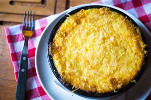 Bulvių apkepas su sūriu: nemaniau, kad tą patį valgį gaminsiu dvi dienas iš eilės