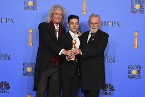 „Auksiniuose gaubliuose“ triumfavusi grupė „Queen“ davė atkirtį jos filmo kritikams