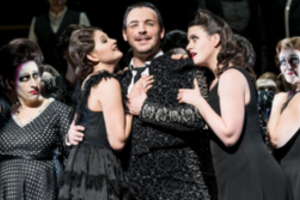 Kostas Smoriginas – apie šuns apkandžiotą Eskamilją ir neišsiblaivančią Karmen 