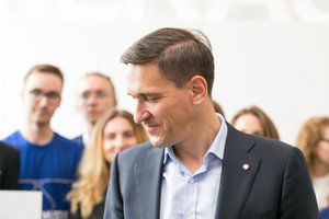 D. Kreivys dėl S. Jakeliūno komentarų apie „Revolut“ kreipėsi į finansų ministrą