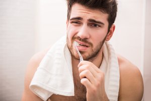 Įspėjo vyrus: pajėgumas lovoje priklauso ir nuo to, kaip rūpinatės dantimis