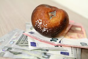 Atskleidė spragą pensijų sistemoje: net ir sustabdę kaupimą privalės mokėti vieną mokestį