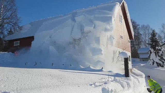 Neįtikėtina: pora surado būdą, kaip akimirksniu nuvalyti sniegą