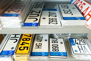 Automobilių numeriams – 18 metų nematytas ženklas, bet vieno derinio „Regitra“ neduos
