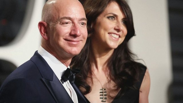 Po skyrybų J. Bezoso žmona gali tapti turtingiausia planetos moterimi