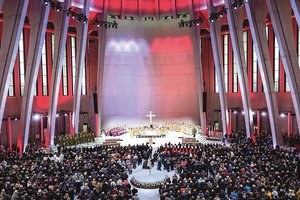 Lenkai naršo po Bažnyčios turtus – parūpo ir mokesčiai   