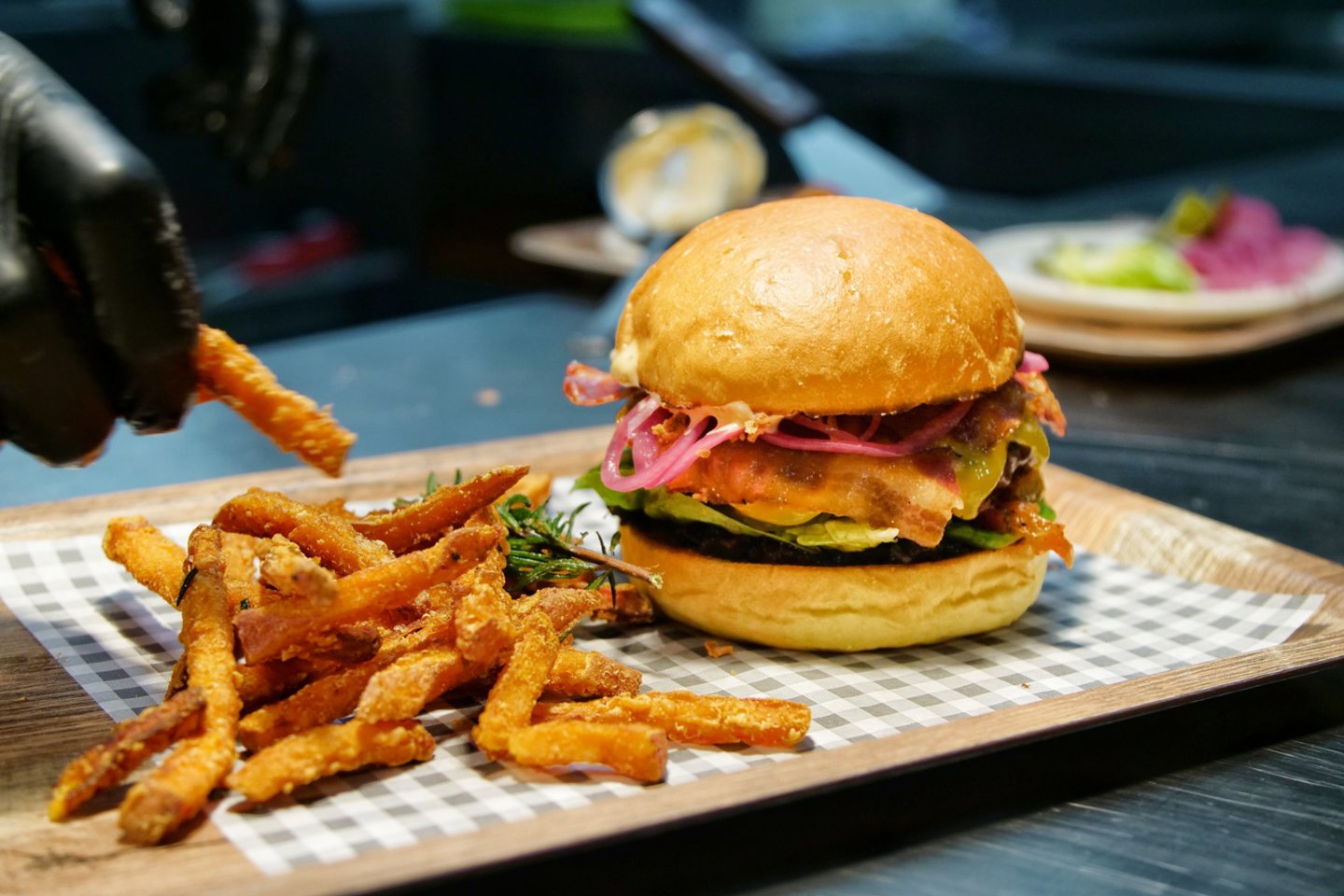 „Burger Kiosk“ jautienos mėsainis. <br> Nuotr. iš where2eat.lt