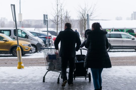 Keistas bruožas: burnoja ant kainų, bet kažkodėl džiaugiasi    