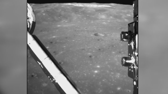 Pasaulis ošia: zondas nufilmavo savo nutūpimą nematomoje Mėnulio pusėje