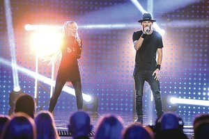 „Eurovizijos“ atrankos atradimu tapęs duetas „MaNNazz“ – pora ir scenoje, ir namie