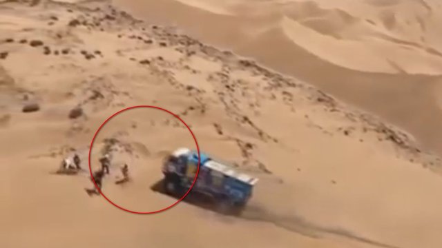 Baisi nelaimė Dakaro ralyje: užfiksavo, kaip sunkvežimis pervažiavo žmogų