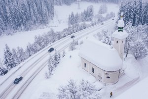 Europoje lavinos ir nelaimingi atsitikimai dėl sniego jau pasiglemžė 21 gyvybę