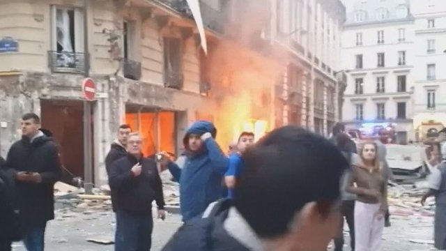 Galingas sprogimas Paryžiaus centre paralyžiavo miestą