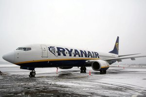 „Ryanair“ tyliai pakėlė rankinio bagažo kainas