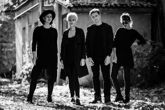 Pamatykite: ne tik lietuvius jau sudominusi grupė „Okata“ į koncertą kviečia nauju klipu