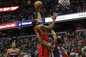 Kawhi Leonardo vedami „Toronto Raptors“ po dviejų pratęsimų triumfavo Vašingtone