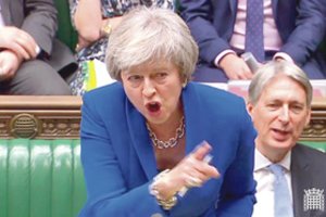 Lemiamas balsavimas dėl „Brexit“: Th. May paskutinįkart mėgins suvaldyti maištaujantį Parlamentą