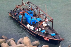 Prie Japonijos krantų išgelbėti du įtariami Šiaurės Korėjos žvejai