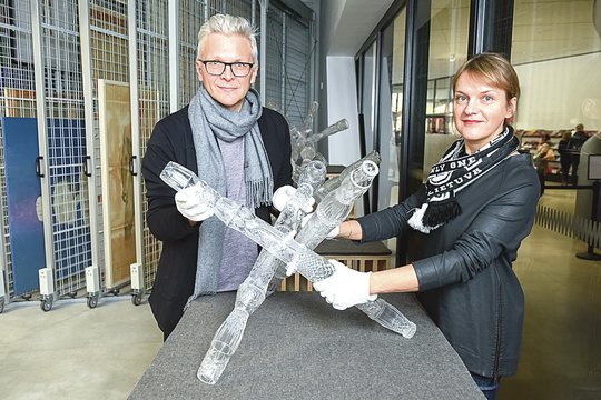 Europą apkeliavęs kūrinys sugrįžo į tėvynę, kurioje menininkai buvo tampomi po teismus  