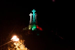 Lygių pasaulyje nėra – Šviesų festivalyje stebins vaizdai ant Trijų kryžių
