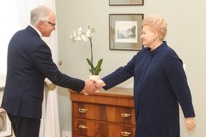 Dalia Grybauskaitė pasirašė dekretą dėl A. Monkevičiaus skyrimo ministru