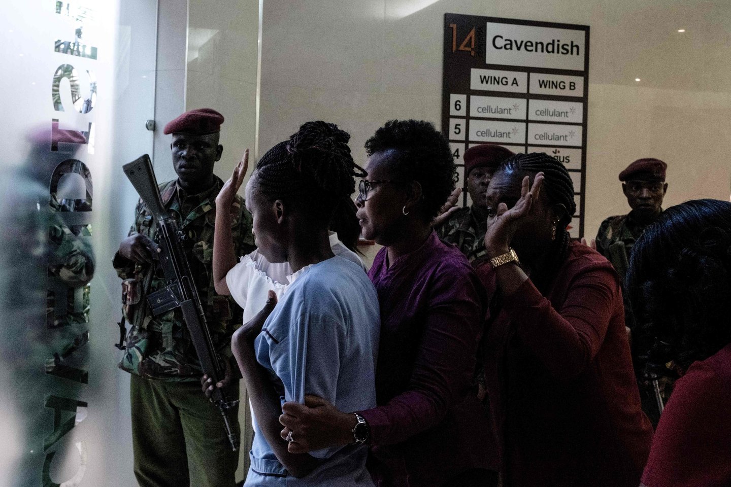  Kenijos sostinėje teroristams antradienį atakavus aukštos klasės viešbučio ir biurų kompleksą, žuvo mažiausiai penki žmonės.<br> AFP/Scanpix nuotr.