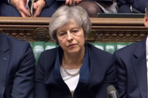 Po triuškinamo Th. May pralaimėjimo – balsavimas dėl nepasitikėjimo