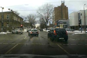 Vaizdelis judrioje sostinės sankryžoje pribloškė vairuotoją: suskubo jį paviešinti