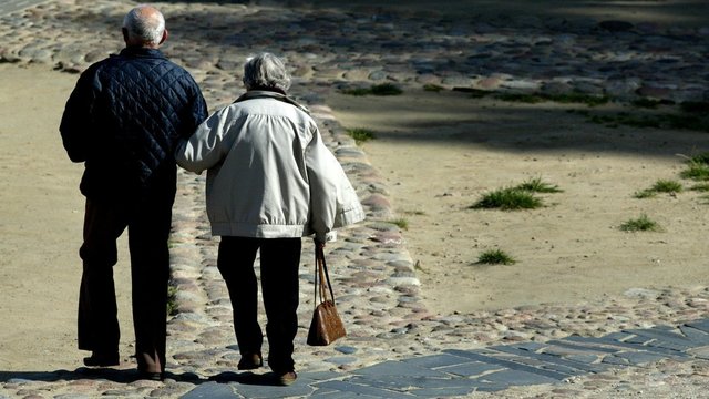 Dėl kylančių kliūčių naujiems pensijų nešiotojams pensininkai nesulaukia pinigų