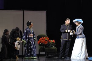 Tenoras Kristianas Benediktas: „Ne tik jūreiviai įvairiuose kraštuose turi artimų draugių“