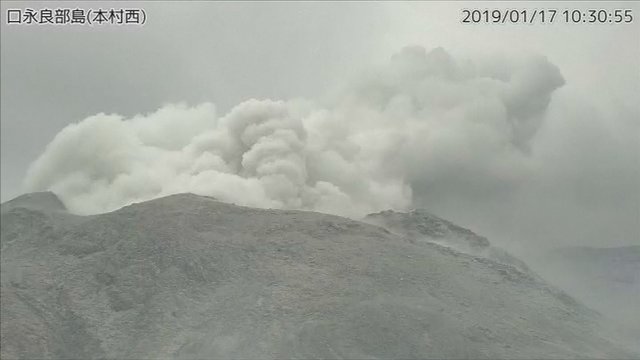 Vaizdai iš vulkano išsiveržimo vietos: vietiniai stebisi valdžios veiksmais