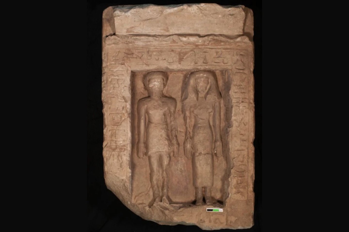  Pietiniame Egipte, Tell Edfu koplyčioje aptiktas 3500 metų senumo pažeistas kalkakmenio raižinys. Archeologai teigia, kad pažeidimai buvo padaryti specialiai.<br> GM - Tell Edfu Project 2018 nuotr.