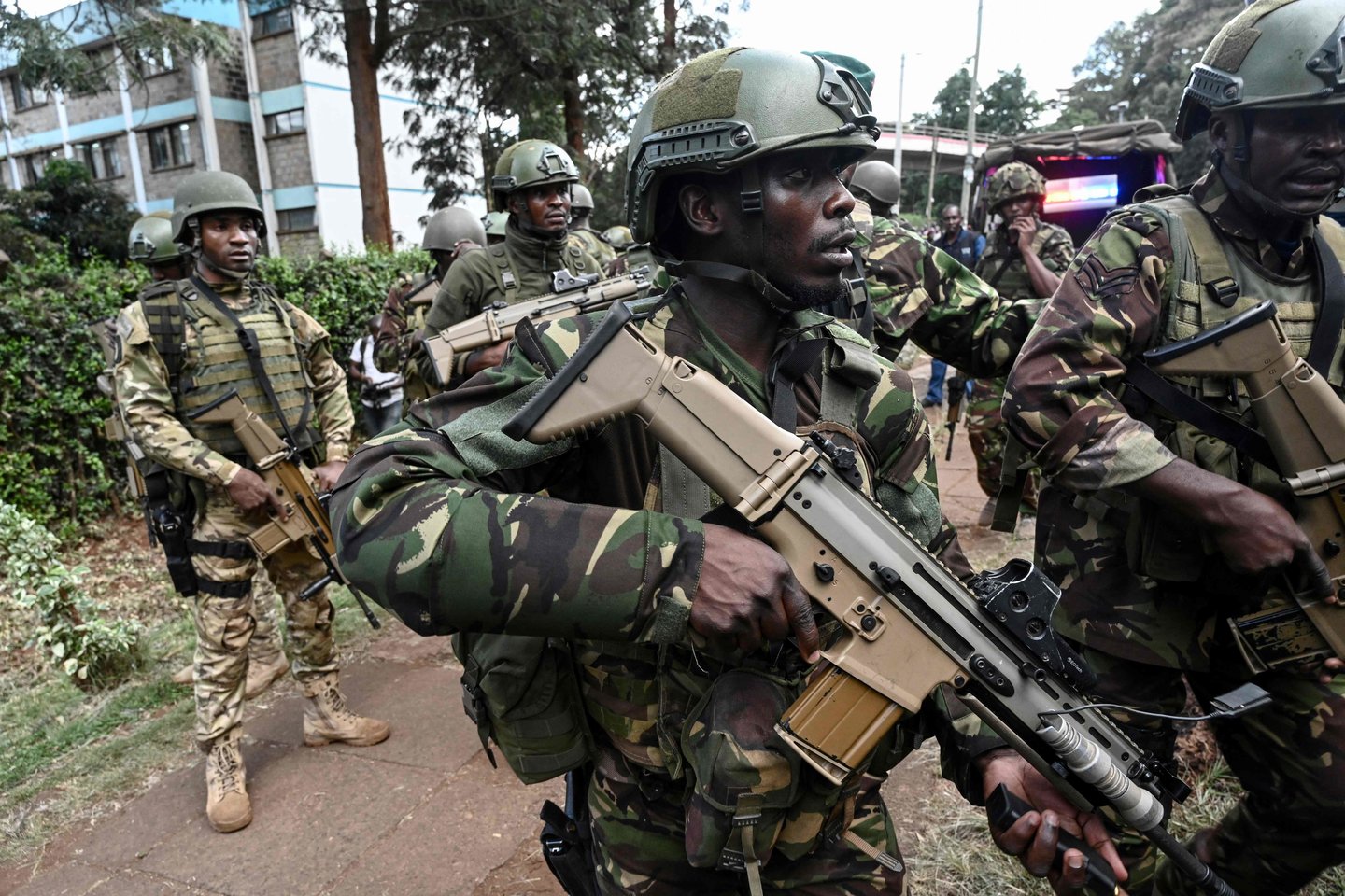 Per išpuolį Kenijos sostinėje Nairobyje žuvo 21 žmogus.<br> AFP/Scanpix nuotr.