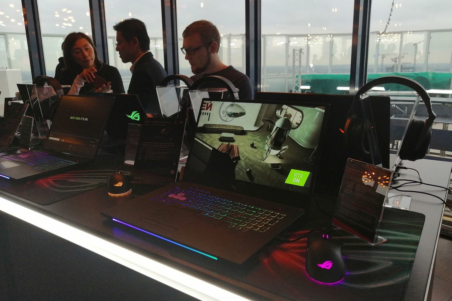  Ketvirtadienį Varšuvoje buvo pristatyti naujieji ASUS kompiuteriai.<br> B. Budrytės nuotr.