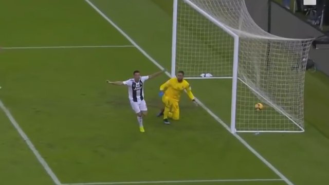 Pergalingas C. Ronaldo įvartis atnešė jam pirmą trofėjų su „Juventus“