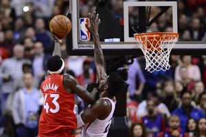 „Raptors“ vietoj pasivaikščiojimo gavo šoko dozę – vos įveikė autsaiderį