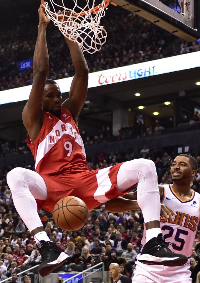 „Raptors“ vos ne vos įveikė NBA autsaiderį „Suns“<br> AP nuotr.