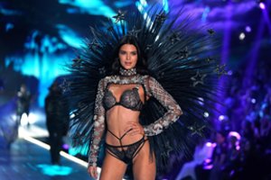 Dėl vyresniųjų seserų grožio Kendall Jenner įgijo kompleksų
