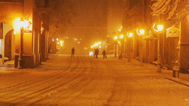 Sniegas Lietuvoje sukėlė chaosą: pasipylė avarijos, keičiami autobusų maršrutai