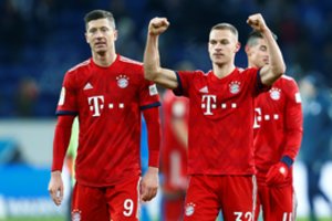 Po žiemos atostogų sugrįžę „Bayern“ futbolininkai, šventė pergalę Vokietijos lygoje