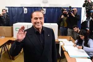 Silvio Berlusconi žvalgosi į Europos Parlamentą. Turi slaptą planą?