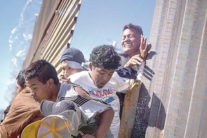 D. Trumpas: „Meksika niekaip nestabdo migrantų, vykstančių prie sienos su JAV“