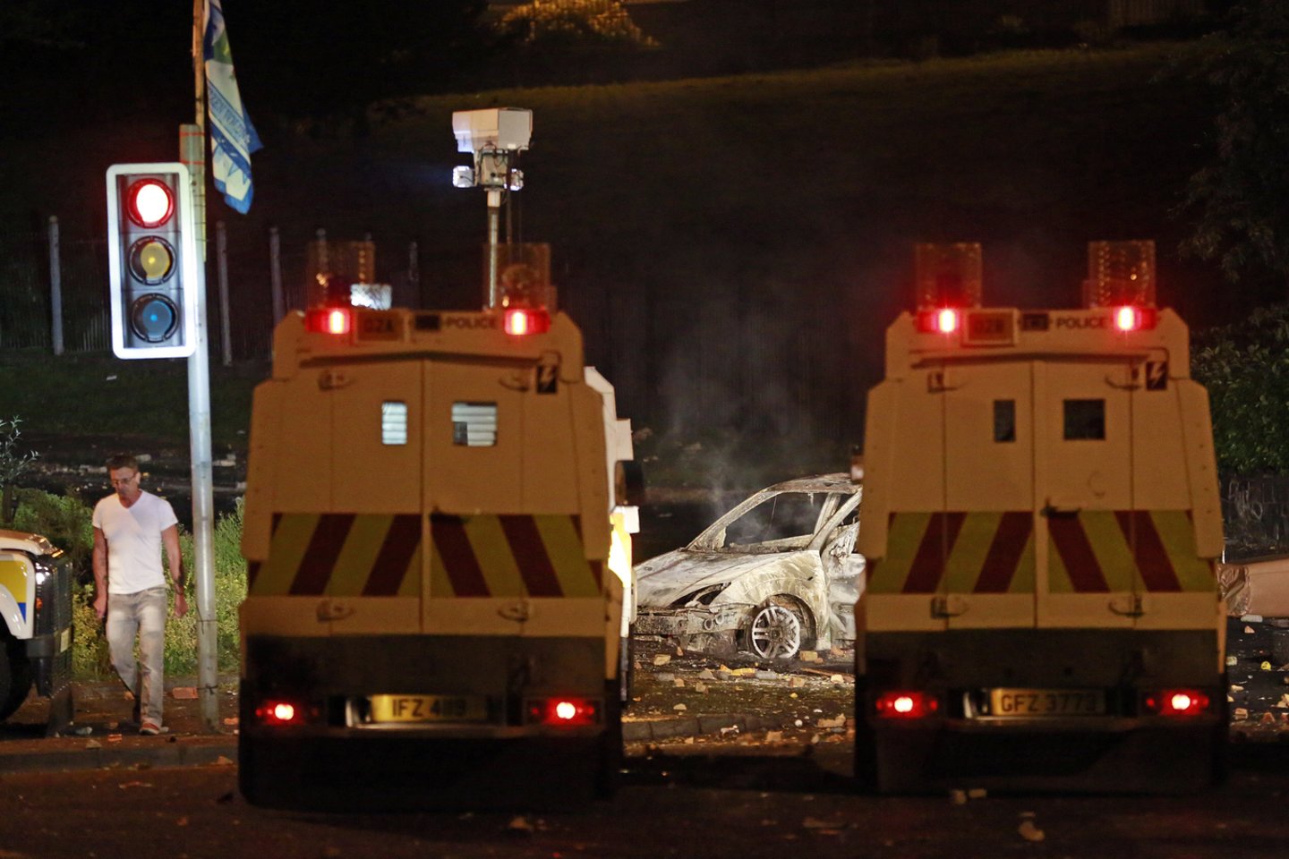 Šiaurės Airijos policija ir politikai pasmerkė automobilyje padėtos bombos susprogdinimą prie teismo rūmų Londonderyje.