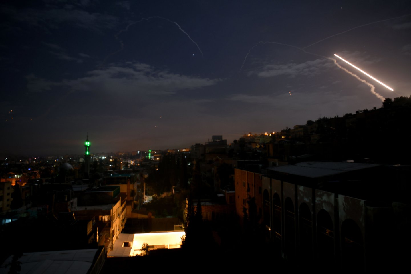   Izraelis naktį iš sekmadienio į pirmadienį netoli Sirijos sostinės surengė antskrydžių.<br> Zuma Press/Scanpix nuotr.